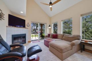 Stunning Lakeside Retreat Hot Tub & Private Dock - 4