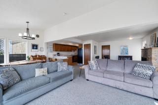 Oceanview 4BR Steps to Beach Family Retreat - 1