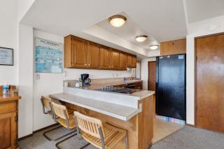 Oceanview 4BR Steps to Beach Family Retreat - 3