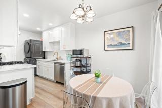 Modern Cozy Retreat Stylish Stay with Patio & Parking - Monterey Park - 6