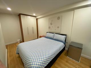 Cozy Room in Modern Apartment - Perfect Location - 8