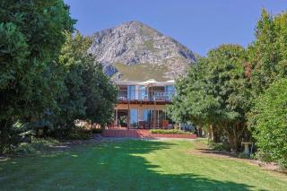 245 on 10th - Pet friendly, inverter, at the beach - Hermanus - 5