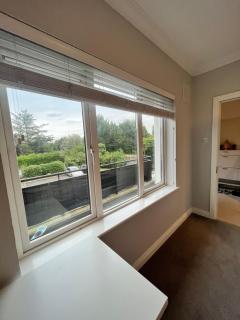 Master bedroom with private bathroom in duplex apartment - Lucan - 5
