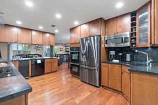 Huge House-Yard-Pool Hot Tub - Citrus Heights - 8