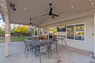 Huge House-Yard-Pool Hot Tub - Citrus Heights - 7