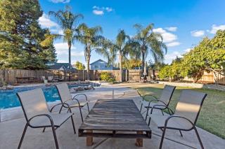 Huge House-Yard-Pool Hot Tub - Citrus Heights - 6