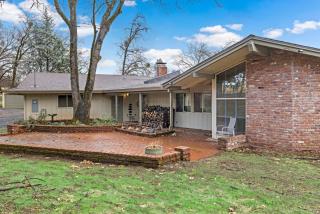 Mid-Century-Modern Mountain Gem - 4