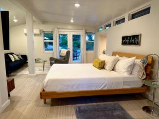 King Bed-Peaceful Modern Cottage-Garden Setting - Carmichael - 0