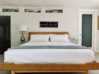 King Bed-Peaceful Modern Cottage-Garden Setting - Carmichael - 9