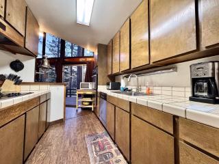 One The First Fairway - Walk to the Lake - 7