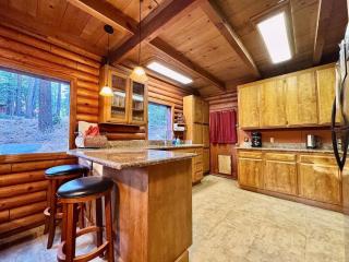 Cozy Cabin, Walk to Lake, Pet-Friendly Retreat - 7
