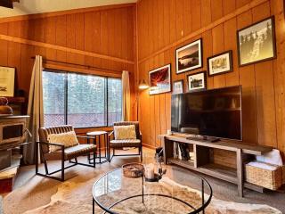 Cozy Cabin, Walk to Lake, Pet-Friendly Retreat - 6