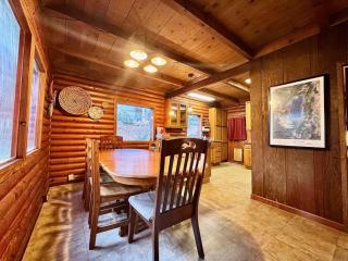 Cozy Cabin, Walk to Lake, Pet-Friendly Retreat - 4
