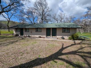 Squaw Valley Motel Room 8 - 4
