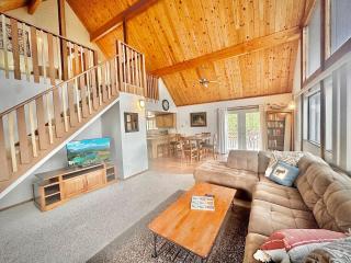 NEW - Peakview Lodge - Fireplace- Views - 0