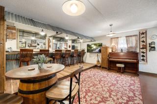 Pine Nest Retreat Saloon and Scenic Views - 5