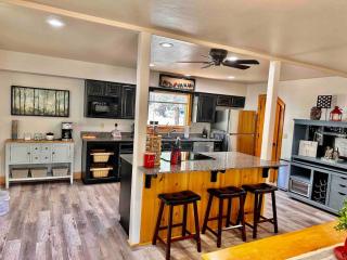 Timber Terrace .9 mi Downtown pet friendly - 0