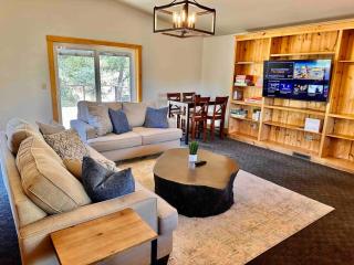 Timber Terrace .9 mi Downtown pet friendly - 7