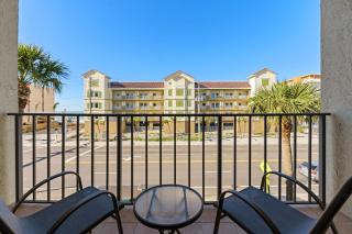 Charming 1BR 1.5BA Condo Steps from Beach - 0