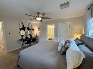 Creek Side Stay 2 miles from downtown and hiking - 9