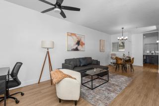 Modish 2BR Pickleball & Basketball Ct,Pool,BBQ&Pet Frndly - Scottsdale - 0