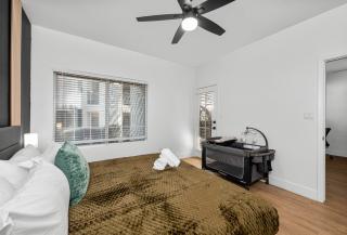 Charming 2BR-Pool, Yoga Rm, Gym, Cabanas, BBQPrkng - 5