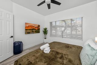 Stylish 2BR-Pool, Yoga Rm, Gym, Cabanas, BBQ,Prkng - Scottsdale - 5