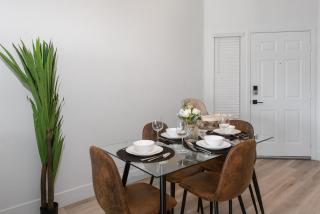 Cozy 2BR-Pool, Yoga Rm, Gym, Cabanas, BBQ,Prkng - 7