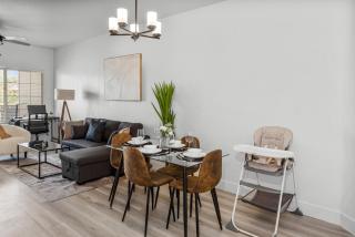 Cozy 2BR-Pool, Yoga Rm, Gym, Cabanas, BBQ,Prkng - Scottsdale - 7