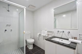 Stylish 1-Bed Apartment with Balcony & Pool Access - - 4