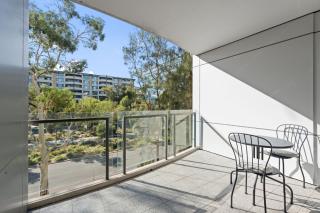 Central Braddon Retreat with Balcony & Pool Access - 5