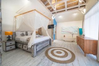 Blue Lagoon Pool View Bungalow, Single Room with Queen Bed and Bathtub - - 0