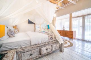Blue Lagoon Pool View Bungalow, Single Room with Queen Bed and Bathtub - - 8