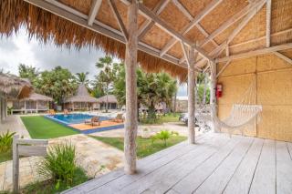 Blue Lagoon Pool View Bungalow, Single Room with Queen Bed and Bathtub - - 4