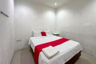 RedDoorz at Taman Galaxy Bekasi - 8