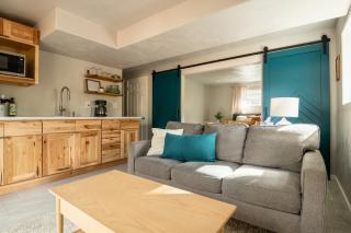 Cozy Getaway - Perfect Base for Exploring Colorado Springs - 7