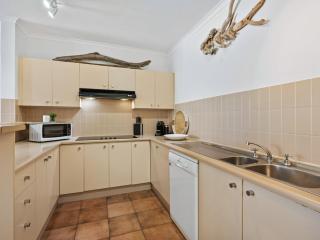 Paringa Beachfront Apartment 7 with Ocean Views - Palm Cove - 3