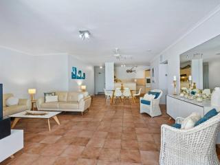 Paringa Beachfront Apartment 7 with Ocean Views - Palm Cove - 4