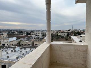 شقه مفروشة ذات اطلالة جميلة ومكان هادئ - 1