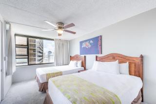 Steps to Waikiki Beach! Ocean View Condo + Free Parking (12310) - Honolulu - 1