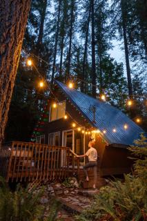 Retro A-Frame Cabin - Hot tub Firepit & Fireplace - Skykomish - 0