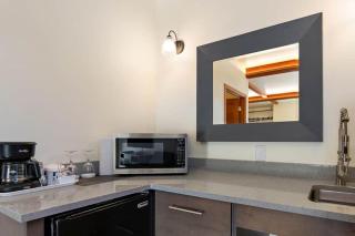 Snowcreek Suite - Cedar - ADA- Hot Tub - Kitchenette - Leavenworth - 1