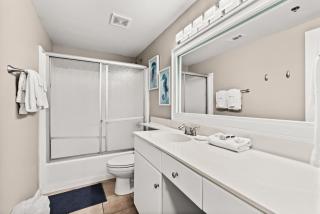 Spacious 2-Bedroom Condo Beachfront Resort! By Dolce Vita Getaways PCB! - Panama City Beach - 4