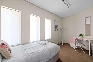 Tranquil Waterfront Single Room in Caringbah South - Stunning Views - Shared Bathroom - - 6