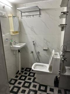 Vijaya Nagaram Radhe Krishna home stay ,Ganga 1km - Varanasi - 5