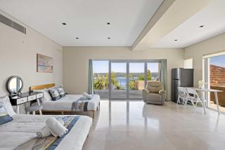 Waterfront Studio Room for Four - Breathtaking Coastal Escape at Caringbah South - - 6