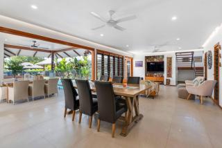 The Peony Isle - Luxe Lakeside Haven with Pool & Spa - Trinity Beach - 8