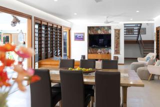 The Peony Isle - Luxe Lakeside Haven with Pool & Spa - Trinity Beach - 2