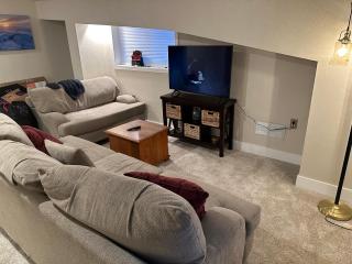 The Arctic Loft - A Sleek Spacious and Centrally Located Urban Retreat - Juneau - 9