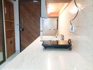 Elegant and Tidy 1BR at Uttara The Icon Apartment By Travelio - Kejayan - 3